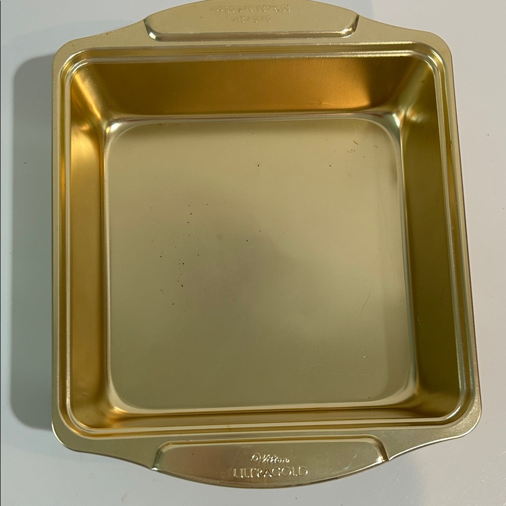 Wilton ULTRAGOLD 9-Inch Square Baking Pan – Gold Nonstick Aluminum